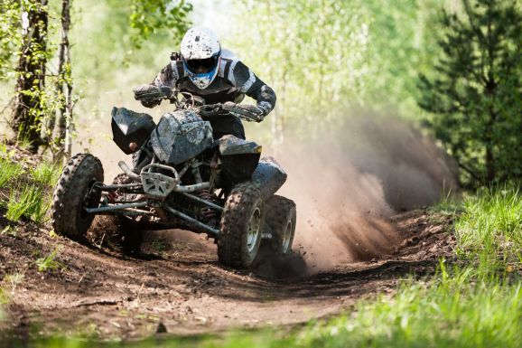 Cseh kislányt mentettek meg az erdélyi terepmotorosok