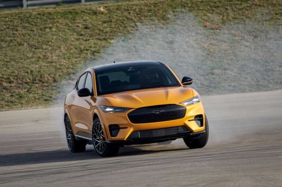 Temesváron gyártott gumikon fut az elektromos Ford Mustang