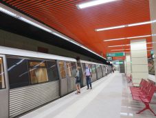 Értelmetlen fejlesztések: vasútvonal és metró utasok, autópálya autók nélkül