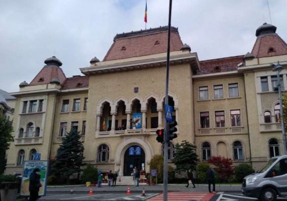 Tíz évig halmozták a bírságokat: zárolták a marosvásárhelyi önkormányzat számláit