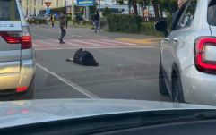 Összeesett a forgalmas úton egy nő Szatmárnémetiben, sokakat hidegen hagyott 