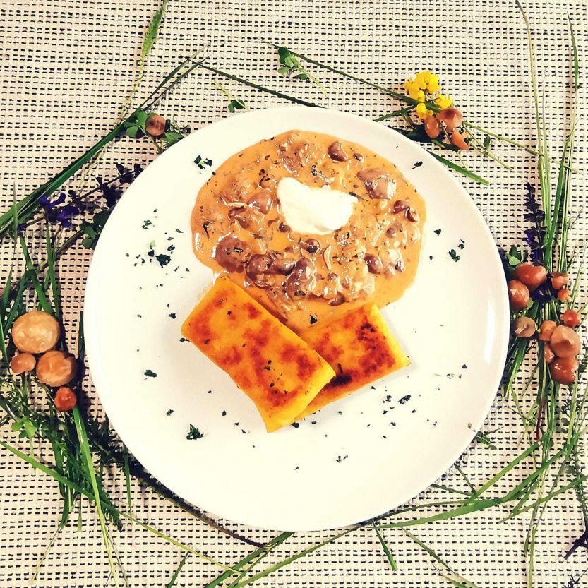 Erdély ízei: Szegfűgomba-paprikás puliszkával