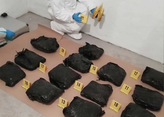 Tizenöt kiló marihuánát találtak két román állampolgárnál Magyarországon