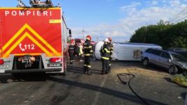 Iskolabusz karambolozott: két felnőtt meghalt, kilenc gyermek kórházba került