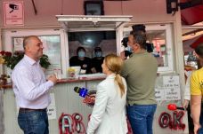 Nagy sikere van az ingyen miccs az oltás beadatásáért akciónak Bukarestben