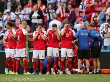 Összeesett a mérkőzésen a dán játékos, a pályán próbálják újraéleszteni