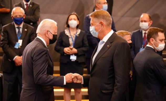FRISSÍTVE – NATO-csúcs: Iohannis meghívta Romániába Joe Bident