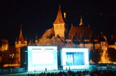 Budapest ünneplőbe öltözötten várja a magyar válogatott első Eb-mérkőzését