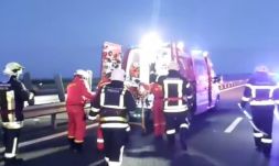 Brutális buszbaleset a román-magyar határon: egy ember meghalt, 16-an megsérültek