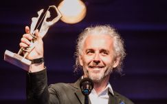 Henn János színművész kapta a marosvásárhelyi színház Bioeel-Kemény Díját