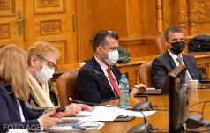 Parlament: rábólintott az összevont jogi bizottság az ombudsman leváltására