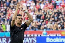 Sokba került a Coca-Colának, hogy Cristiano Ronaldo eltolt maga elől két üveg üdítőitalt