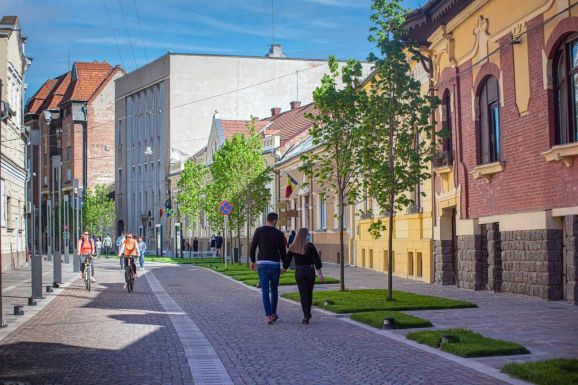 Borsos bírság vár a sofőrökre, akik behajtanak a sétálóövezetekre