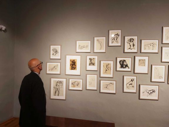 „Női kapcsolata mindig volt...” – új Nagy Imre kiállítás nyílt Csíkszeredában