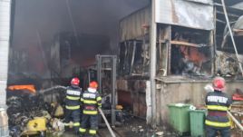 Kigyulladt egy hulladékégető Brazi-on, káros anyagok is lángra kaptak