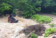 Tragédia az Ojtoznál: Adrian Cernea volt országos bajnok autóját elsodorta az ár