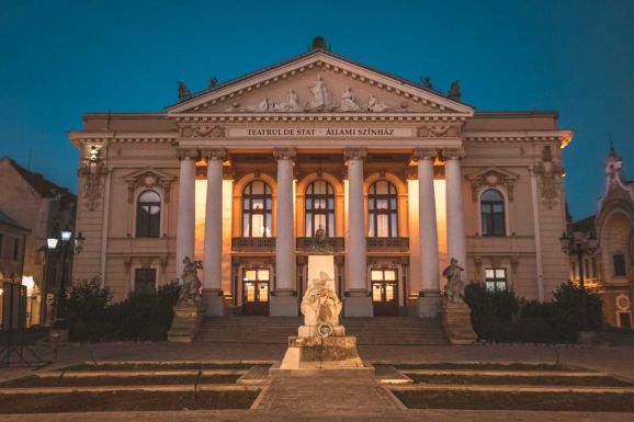 A középiskolás diákszervezetek is kiállnak a nagyváradi magyar színház mellett