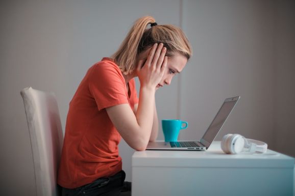 A gyermekkori traumák megnehezítik a felnőttkort: szorongást, dühkitörést eredményeznek