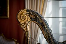 Szemükkel hárfáznak a mozgássérült zenészek