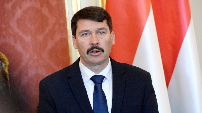 Áder János elrendelte a bírálatok kereszttüzébe került pedofiltörvény kihirdetését