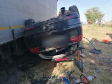 Két felnőtt és egy 6 éves kislány halt meg egy autóbalesetben