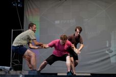 Betiltották, majd kötelezővé tették a regényt, amiből a temesvári színház előadása készült