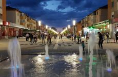 Nyolcszáz lejre büntettek egy szökőkútban fürdőző férfit, obszcén gesztusokat tett