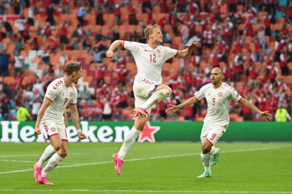 Kasper „Goalberg” vezérletével Dánia az első negyeddöntős az Eb-n