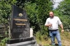 Egy sírt rongált meg legutóbb a medve a Hargita megyei Etéden