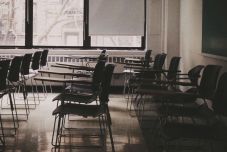 Alapfinanszírozást kaphatnak az ideiglenes engedéllyel működő magán- és felekezeti oktatási intézmények is 