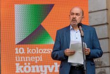 Közéletről, pátosz nélkül – Kolozsváron is bemutatták Markó Béla verseskötetét