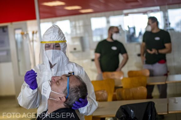 Sok a koronavírus-fertőzéses eset, de kevés a halálos áldozat Nagy-Britanniában