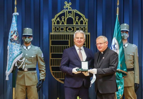 Magyar állami kitüntetést vett át Böcskei László nagyváradi megyés püspök
