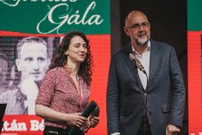 A járvány miatt „megkésve” adták át az Erdélyi Magyar Kortárs Kultúráért Díjakat