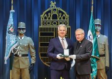 Magyar állami kitüntetést vett át Böcskei László nagyváradi megyés püspök