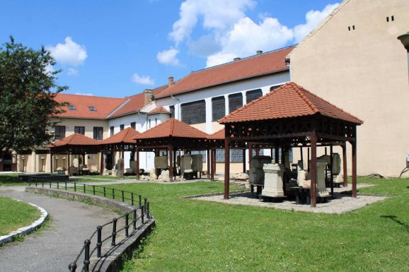 Hetvenéves a zilahi múzeum – Lakóné Hegyi Éva volt főmuzeológussal beszélgettünk