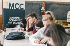 Képzési programjaiba várja az erdélyi fiatalok jelentkezését a Mathias Corvinus Collegium (X)