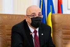 Raed Arafat: az oltás védelmet biztosít, csökkenti a súlyos megbetegedés kockázatát