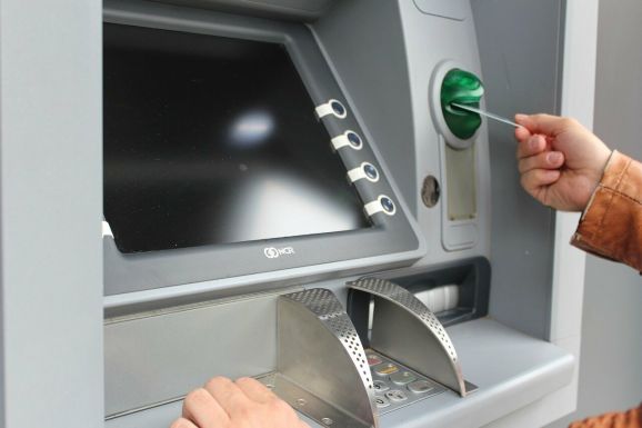 Ilyen még nem volt: román állami bank vásárolt meg egy magánbankot