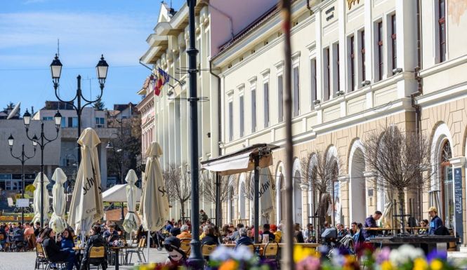 Keddtől nyithatnak az éttermek belső terei, a mozi és az előadótermek Sepsiszentgyörgyön