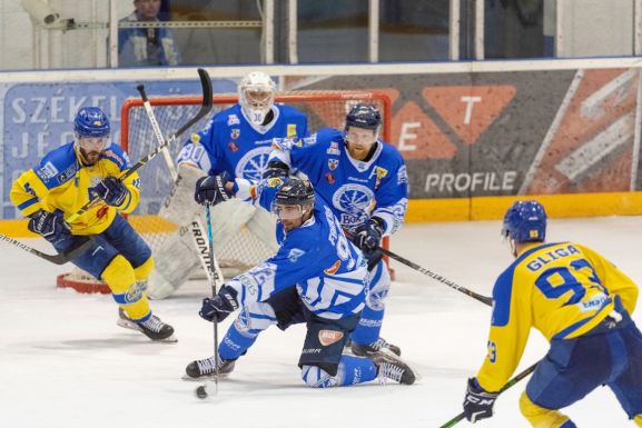 Ötödik meccsre mentette a Brassó Csíkszeredában a jégkorong bajnoki döntőt