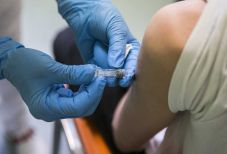 Több mint száz cég hívott mobil oltócsapatot munkatársaihoz