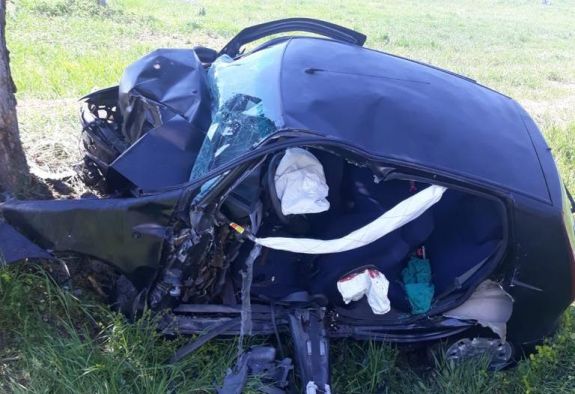Fának rohant autójával, a helyszínen életét veszítette egy férfi