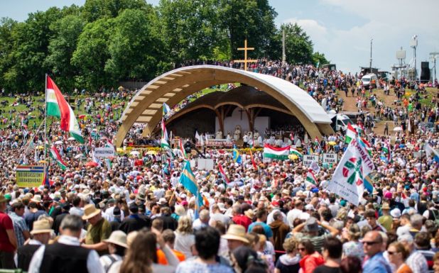 Beoltottsághoz köthetik a nem helyiek részvételét a csíksomlyói búcsún