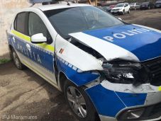 Filmbe illő autós üldözés: a figyelmeztetőlövések után karambolozott a rendőrautóval