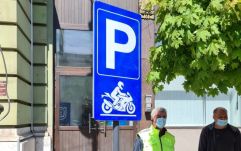 Ingyenes motorkerékpár-parkolókat alakítanak ki Aradon