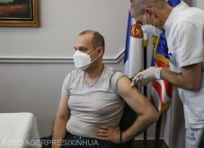 Szerbiában 25 eurót kapnak azok, akik beoltatják magukat