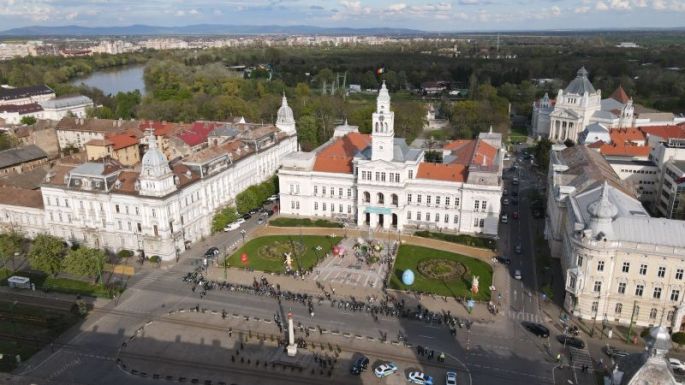 Koncertekkel és tombolával csalogatják az embereket az aradi oltásmaratonra