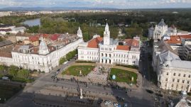 Koncertekkel és tombolával csalogatják az embereket az aradi oltásmaratonra