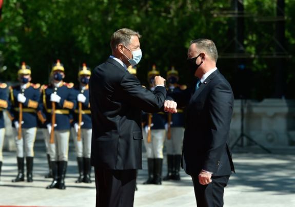 FRISSÍTVE – A NATO elrettentő szerepének erősítését szorgalmazta a román és a lengyel államfő